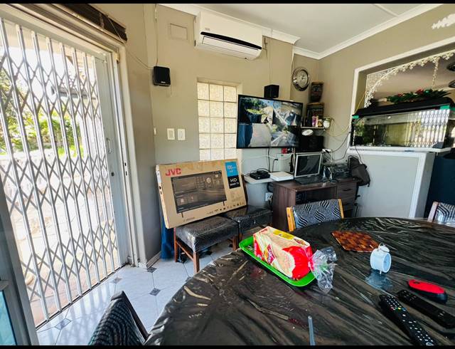 3 BEDROOM FREEHOLD FOR SALE IN NEWLANDS WEST